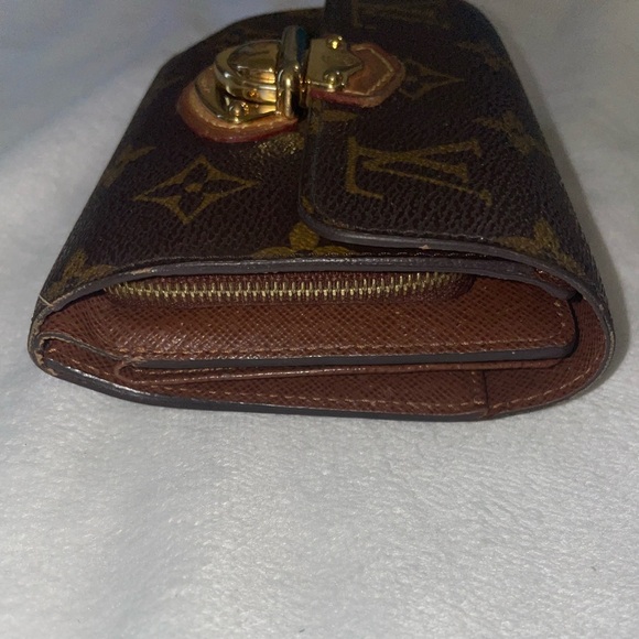 Louis Vuitton Joey Wallet - Picture 5 of 10